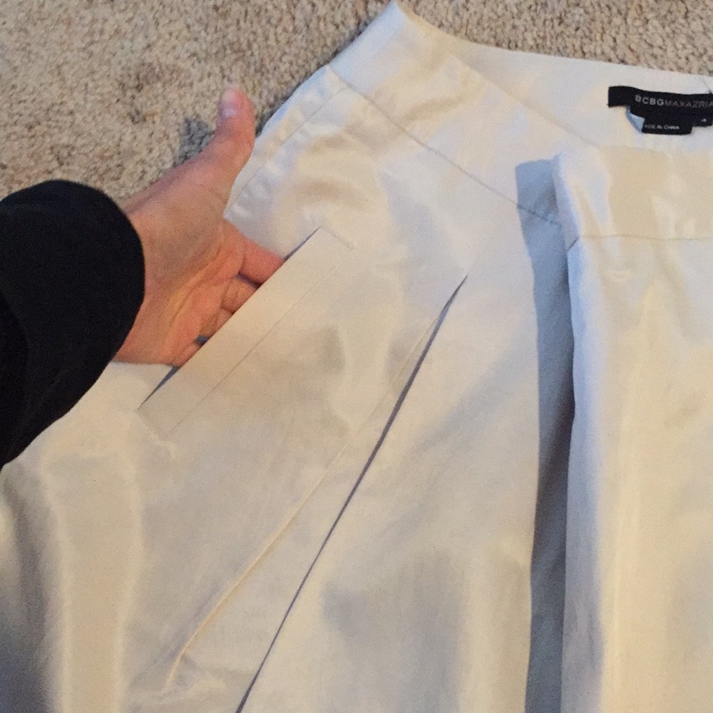 BCBG MAXAZRIA skirt with pockets - Picture 3 of 5
